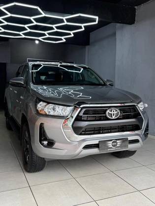 TOYOTA HILUX 2.8 D-4D TURBO DIESEL CD POWER PACK 4X4 MANUAL